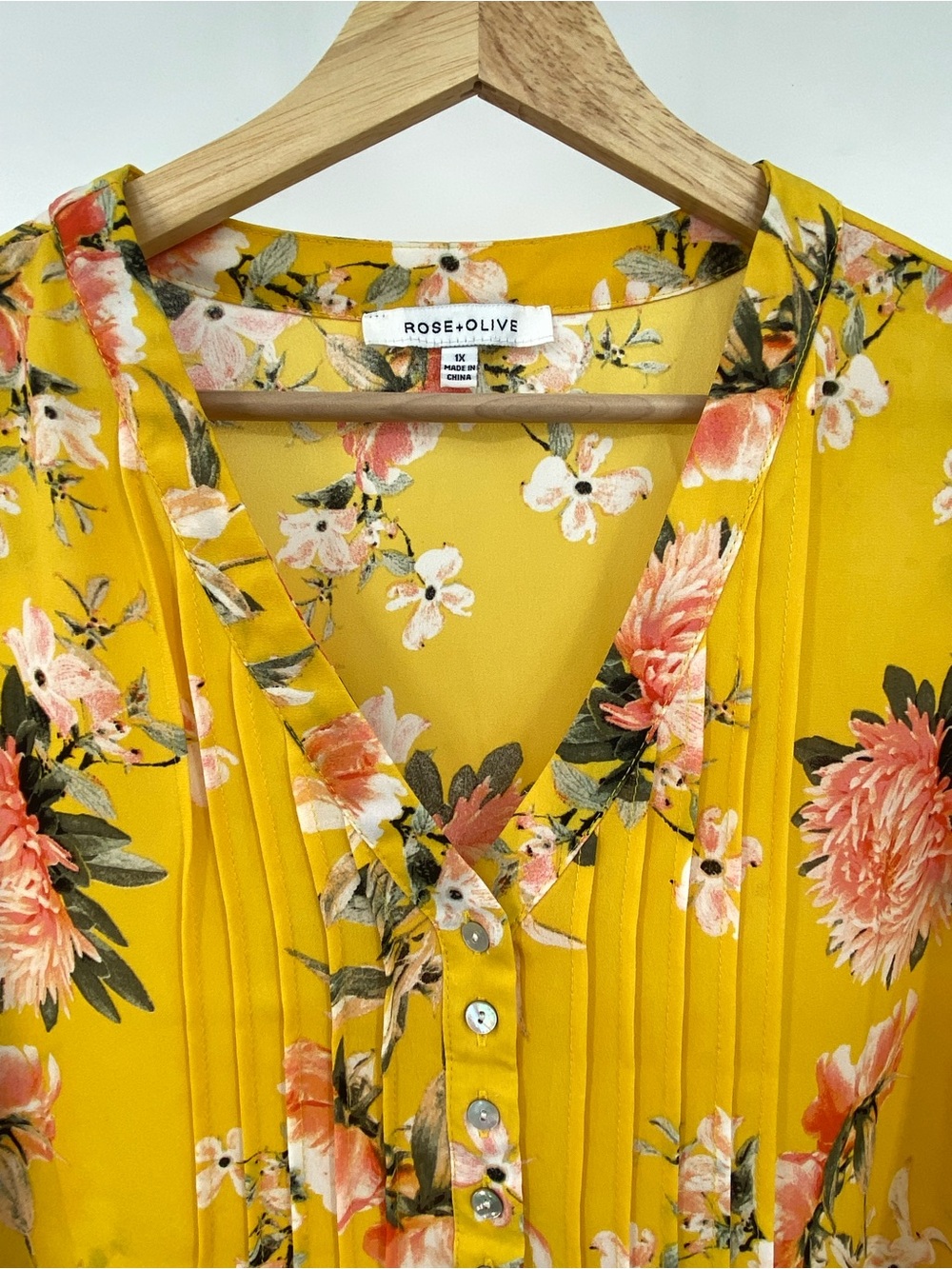 Rose & Olive‎ Women's Mustard Floral V-Neck Tunic Blouse 1X - Picture 2 of 11